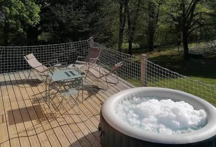 Aamiaismajoitus (B&B) Monchateau étoilé, Hébergement Insolite Avec Spa