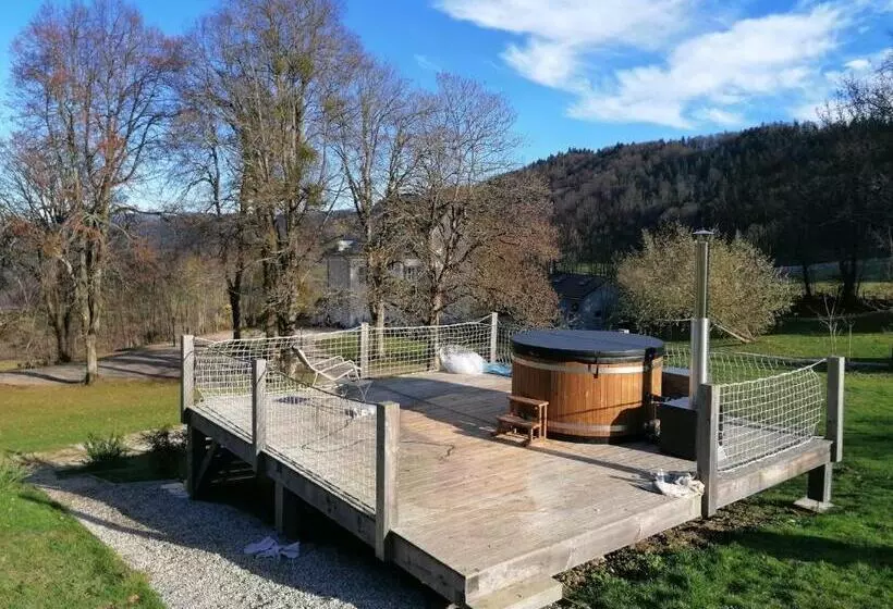 Aamiaismajoitus (B&B) Monchateau étoilé, Hébergement Insolite Avec Spa