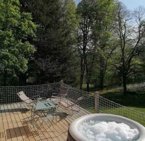 Aamiaismajoitus (B&B) Monchateau étoilé, Hébergement Insolite Avec Spa