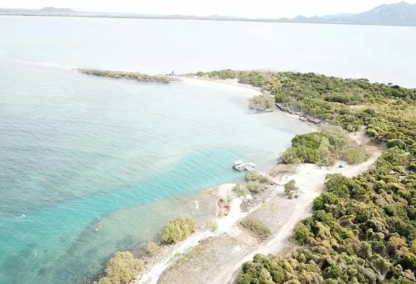 Hotelli Camp Island Lodge