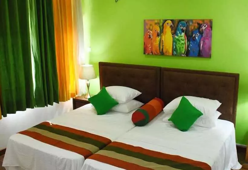 هتل Colombo Tree House