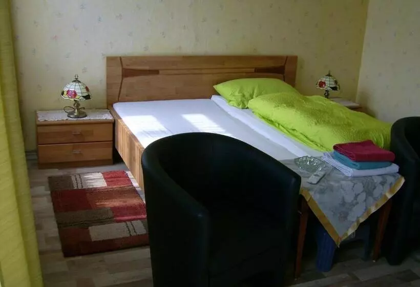 ホテル Gasthaus Zur Traube