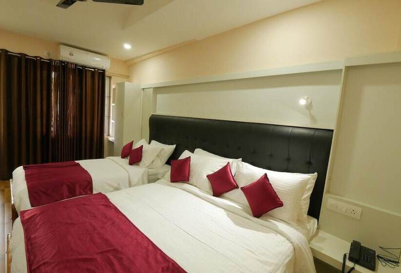 Hotel Wayanad Square