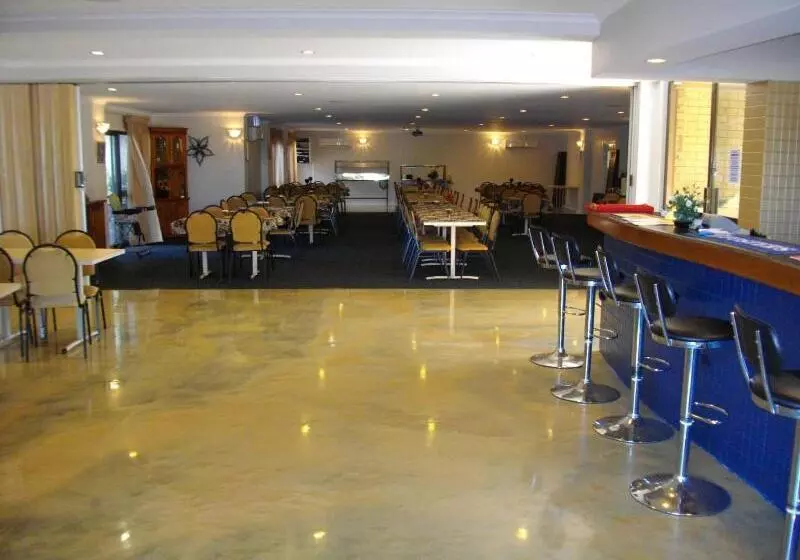 Kurrmine Beach Motel