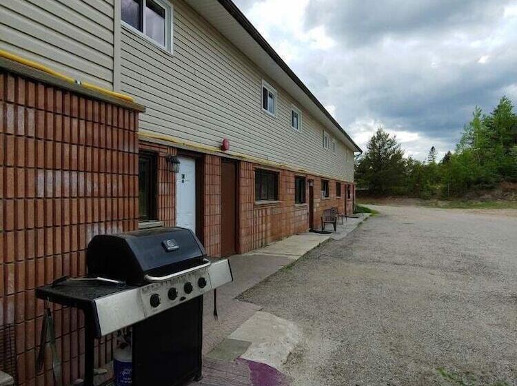 Town And Country Motel In Nipigon