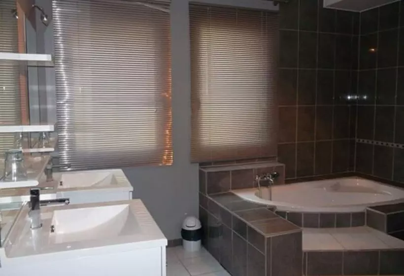 Aamiaismajoitus (B&B) L Odyssée Villa Iloa