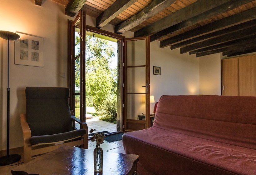 Charming Cottage With Garden, Barbecue, Garden Furniture