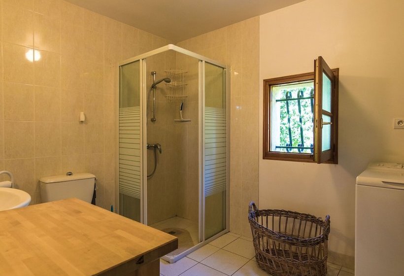 Charming Cottage With Garden, Barbecue, Garden Furniture