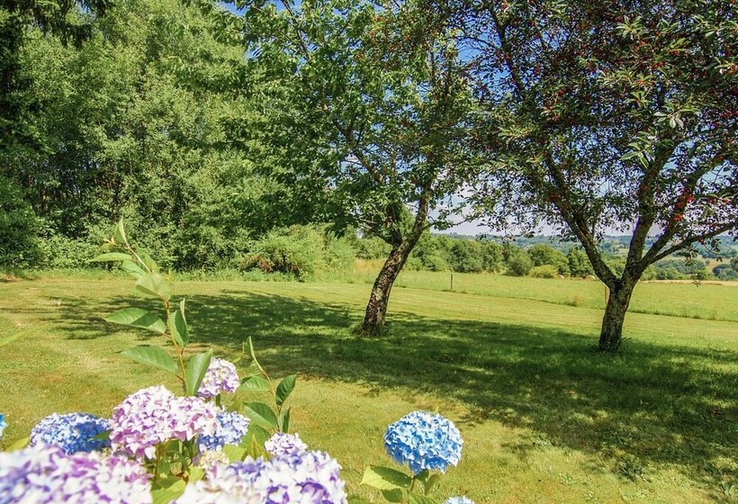 Charming Cottage With Garden, Barbecue, Garden Furniture