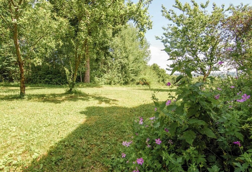 Charming Cottage With Garden, Barbecue, Garden Furniture