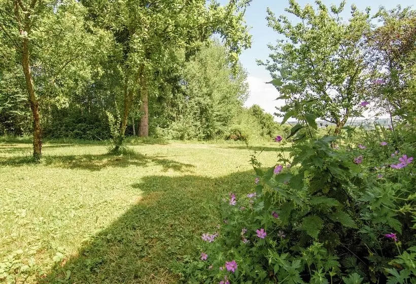 Charming Cottage With Garden, Barbecue, Garden Furniture
