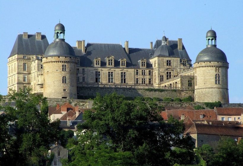 Charming Cottage With Garden, Barbecue, Garden Furniture