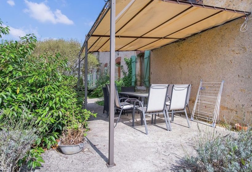 Cottage In An Old Remote Farmhouse Near Chã¢teauroux