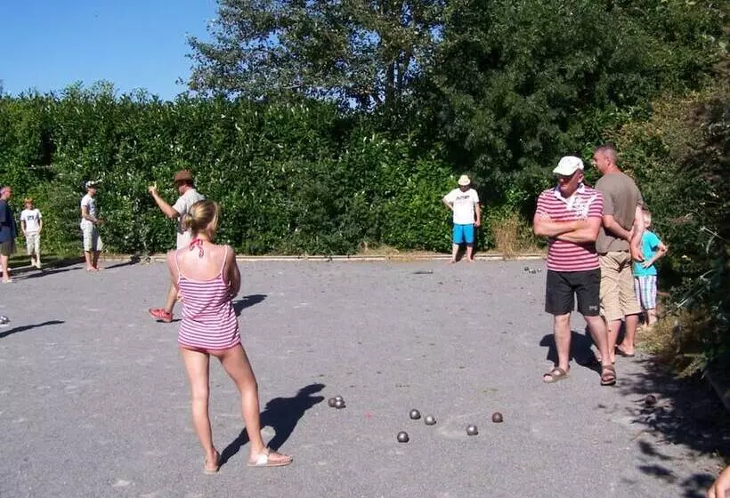 ホテル Camping De Kernéjeune