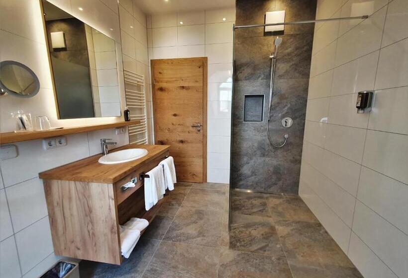 Отель Der Obere Wirt Zum Queri