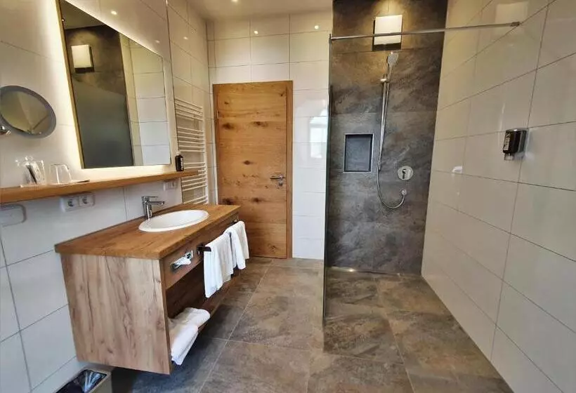 Hotelli Der Obere Wirt Zum Queri