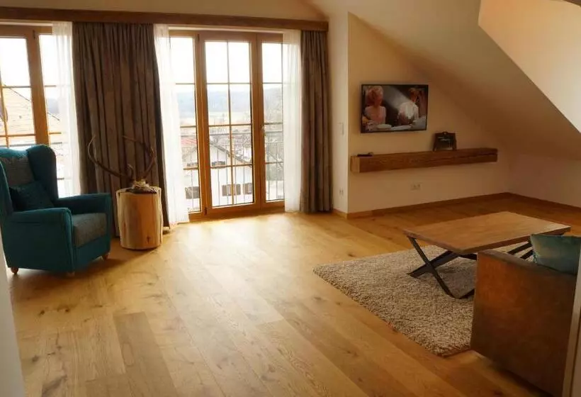 Hotelli Der Obere Wirt Zum Queri