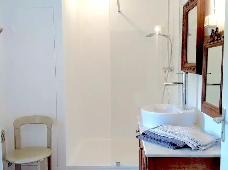 Majatalo La Maison Folia