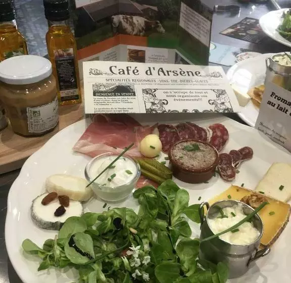 Aamiaismajoitus (B&B) Le Petit Château Des Cedres