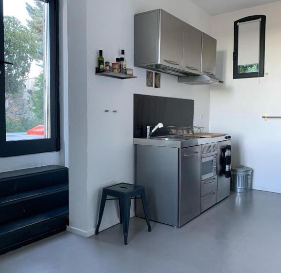 مبيت وإفطار Metafort