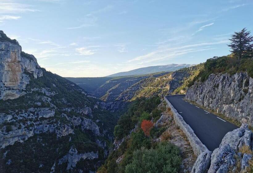 مبيت وإفطار Metafort