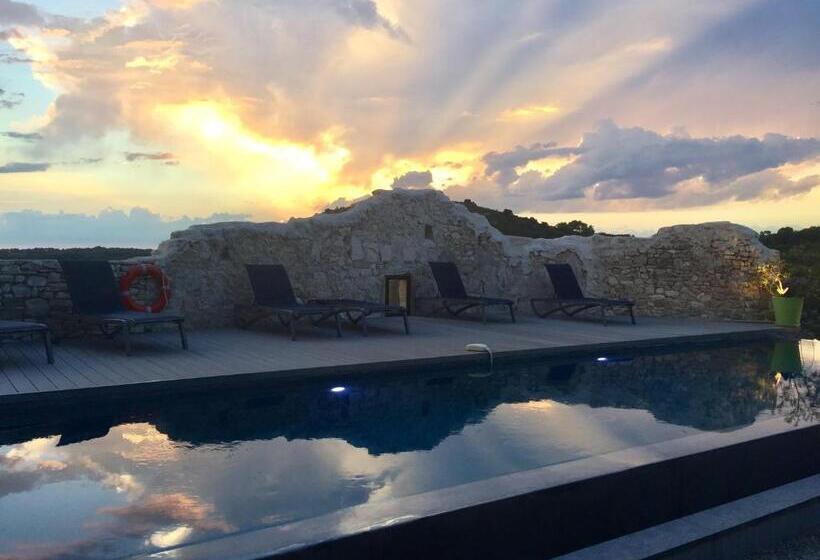 مبيت وإفطار Metafort