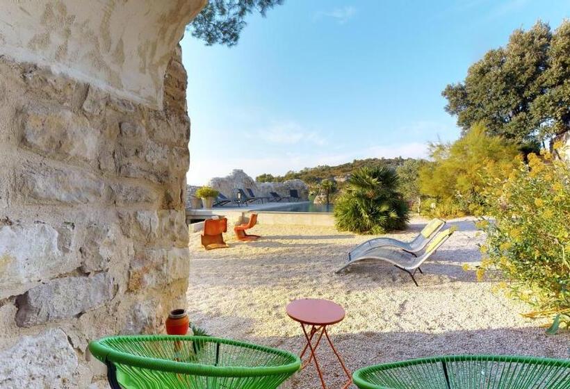 مبيت وإفطار Metafort