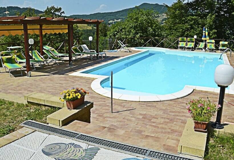Country Cottage In Marche With Swimming Pool