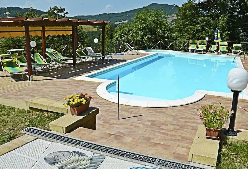 Country Cottage In Marche With Swimming Pool