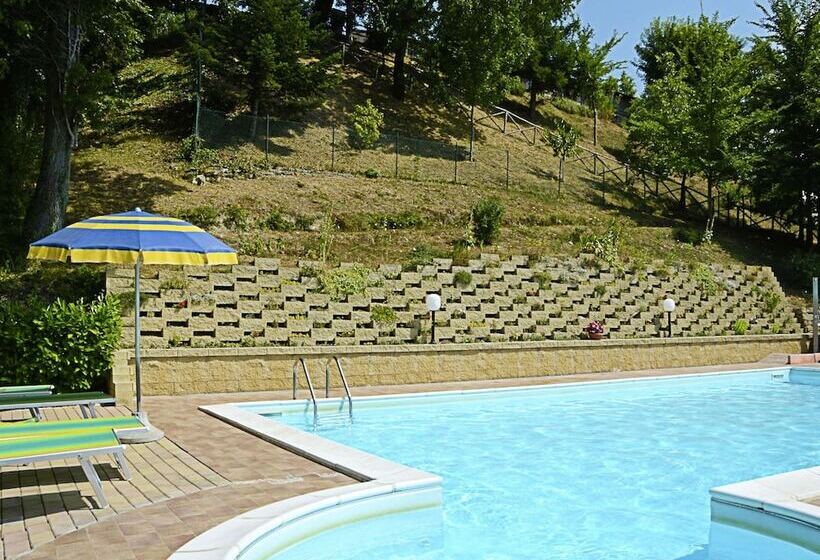 Country Cottage In Marche With Swimming Pool