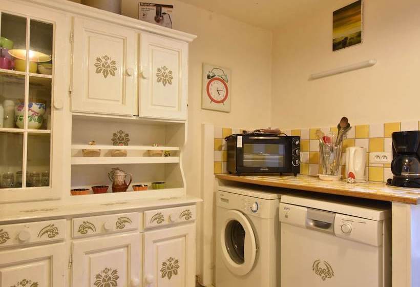 Hilltop Cottage In Englancourt With Garden