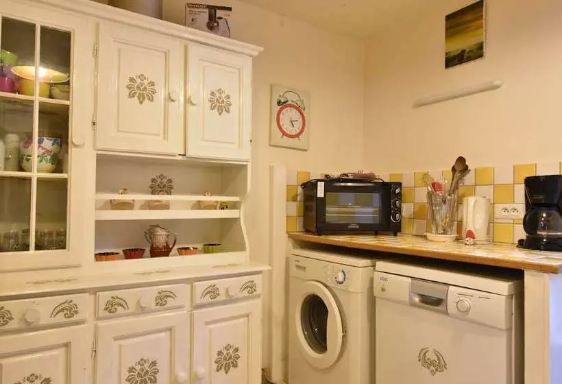 Hilltop Cottage In Englancourt With Garden