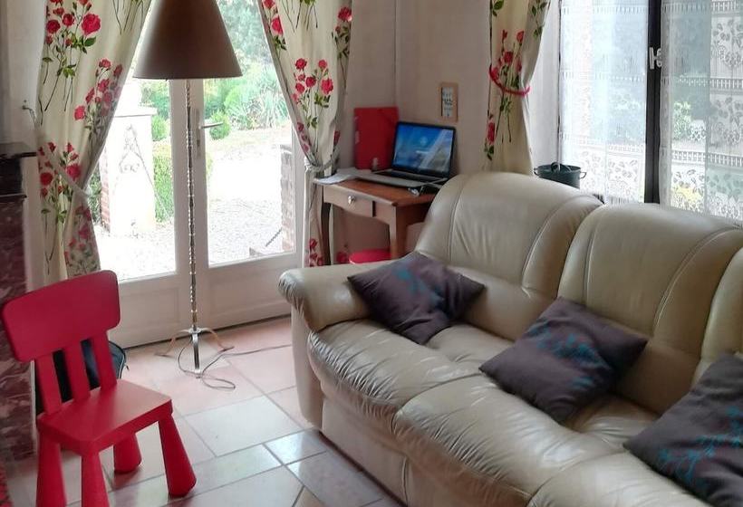 Hilltop Cottage In Englancourt With Garden