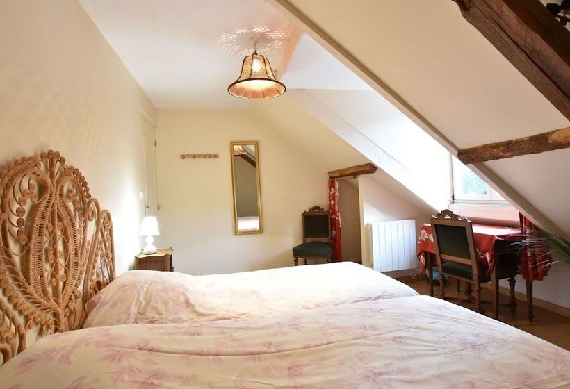 Hilltop Cottage In Englancourt With Garden