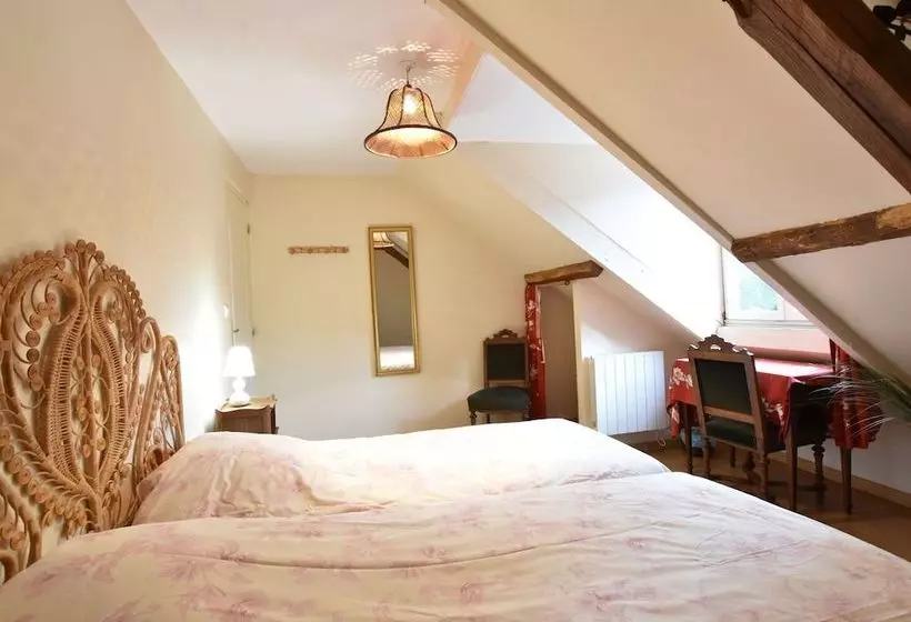 Hilltop Cottage In Englancourt With Garden