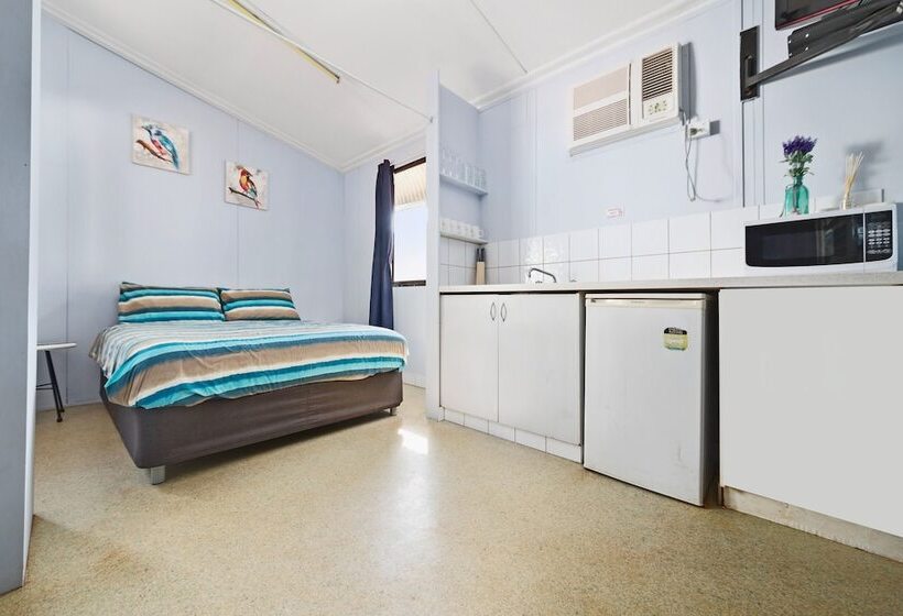 Отель Aaok Lakes Resort And Caravan Park