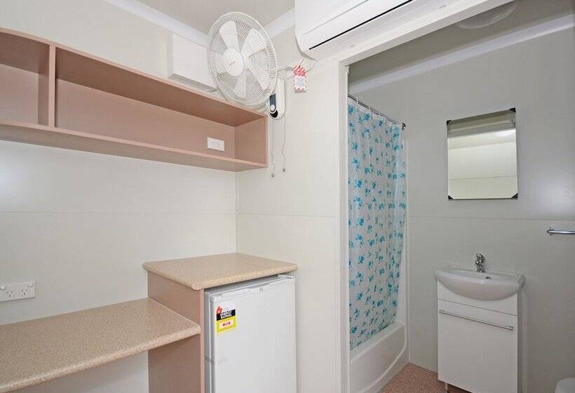 Отель Aaok Lakes Resort And Caravan Park