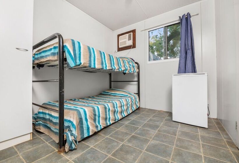 Отель Aaok Lakes Resort And Caravan Park