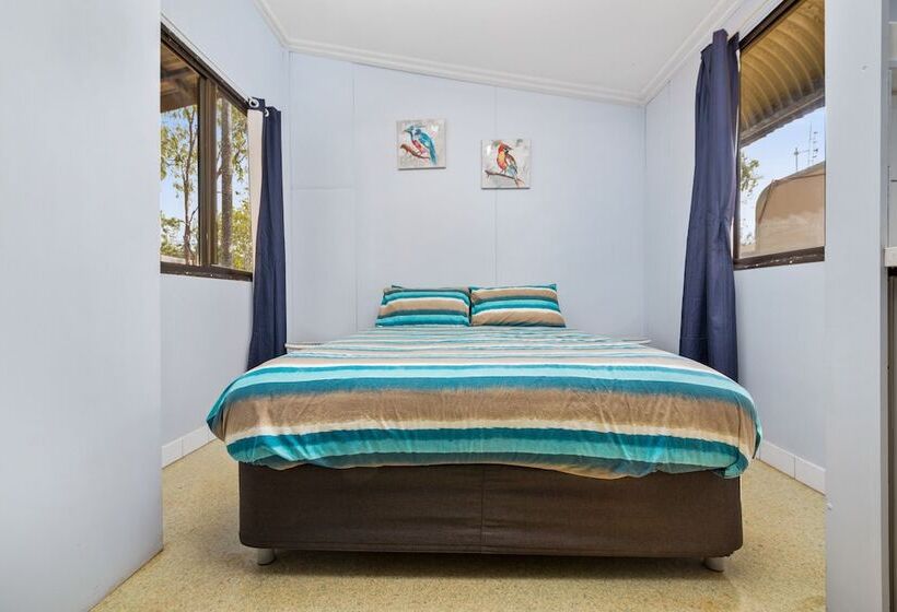 Отель Aaok Lakes Resort And Caravan Park