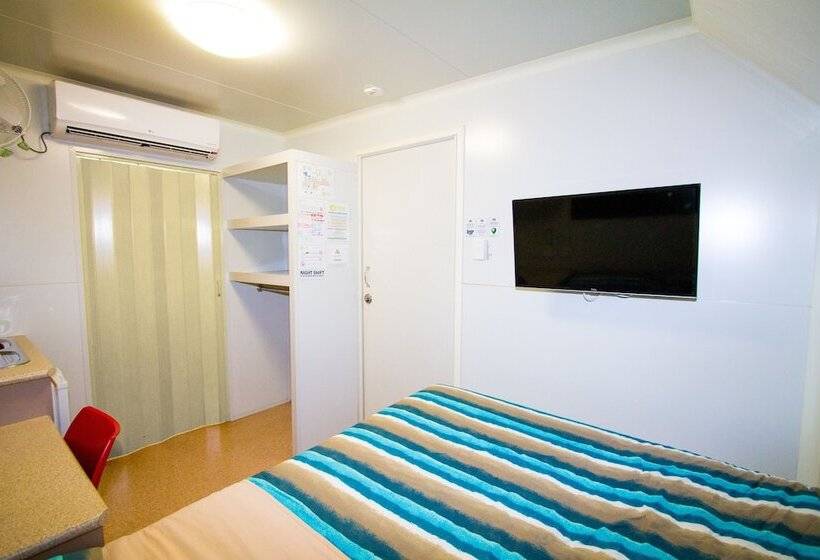 Отель Aaok Lakes Resort And Caravan Park