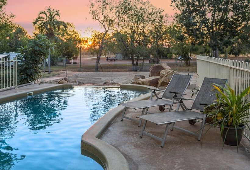 Отель Aaok Lakes Resort And Caravan Park