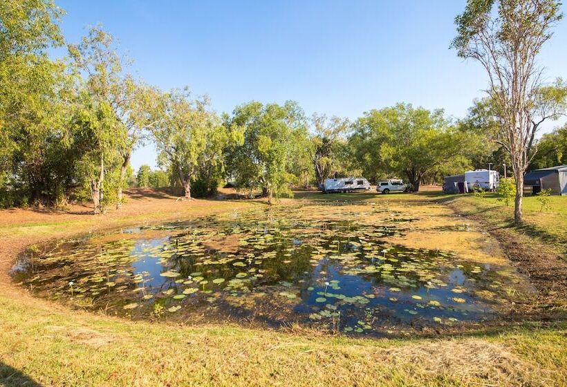 Отель Aaok Lakes Resort And Caravan Park