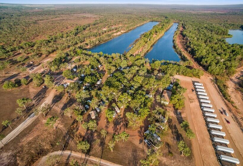 Отель Aaok Lakes Resort And Caravan Park