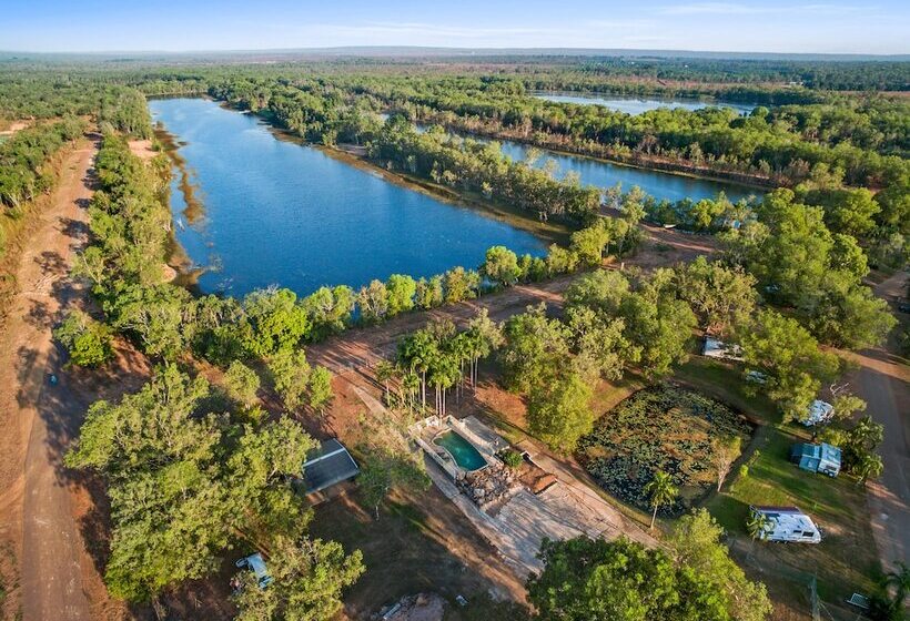 Отель Aaok Lakes Resort And Caravan Park