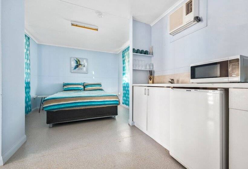 Отель Aaok Lakes Resort And Caravan Park