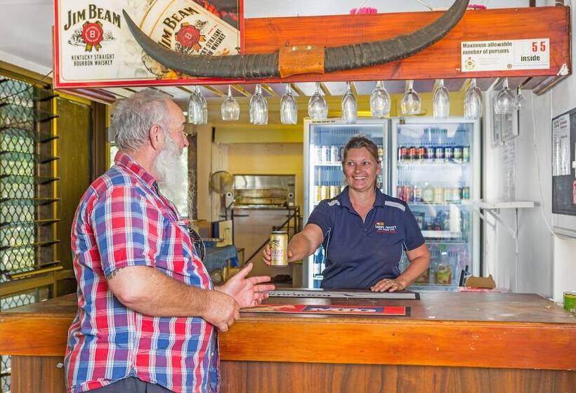 Отель Aaok Lakes Resort And Caravan Park