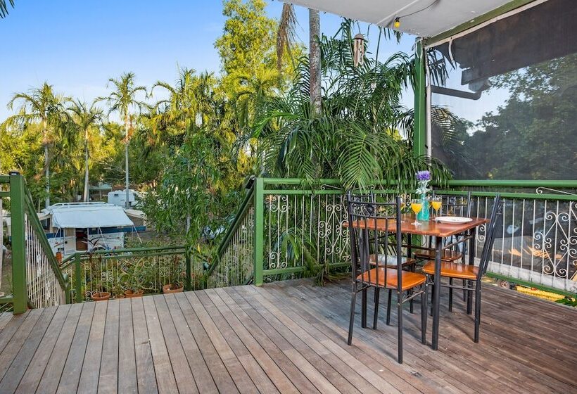 Отель Aaok Lakes Resort And Caravan Park