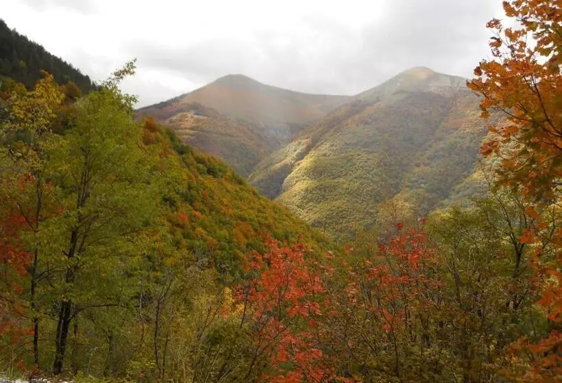 Maaseutuhotelli Agriturismo Monti Sibillini Camperato