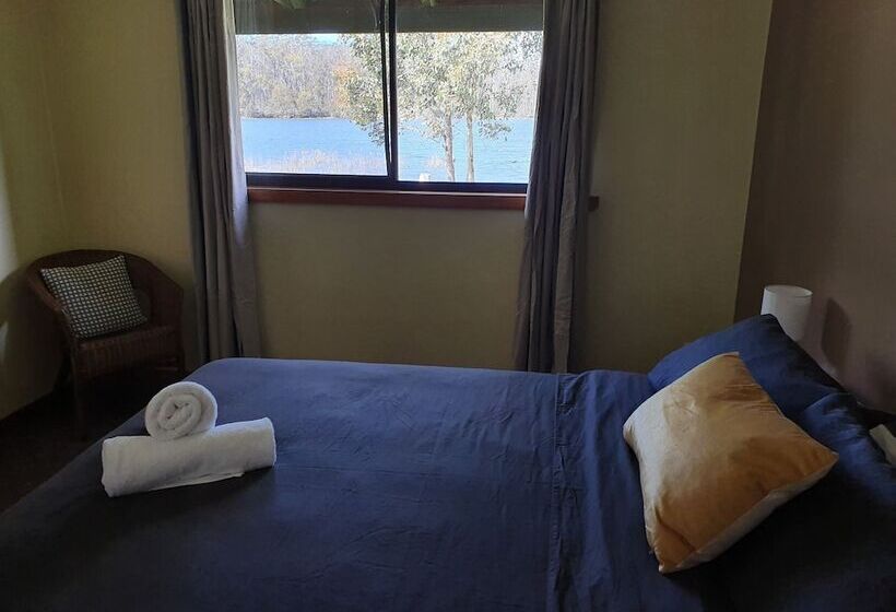 Lake Yalleena Nature Retreat