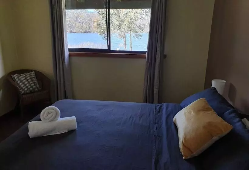 Lake Yalleena Nature Retreat